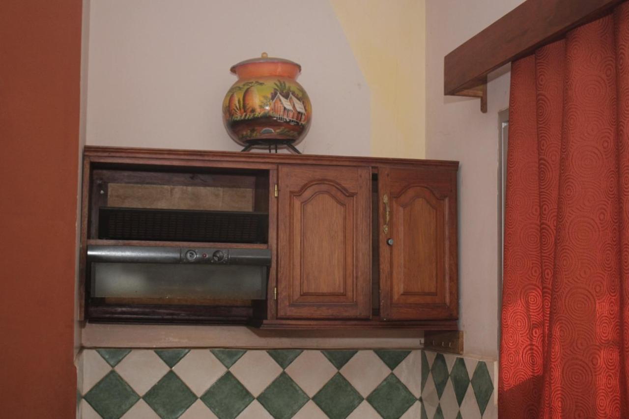 Central Hotel Antsiranana Стая снимка