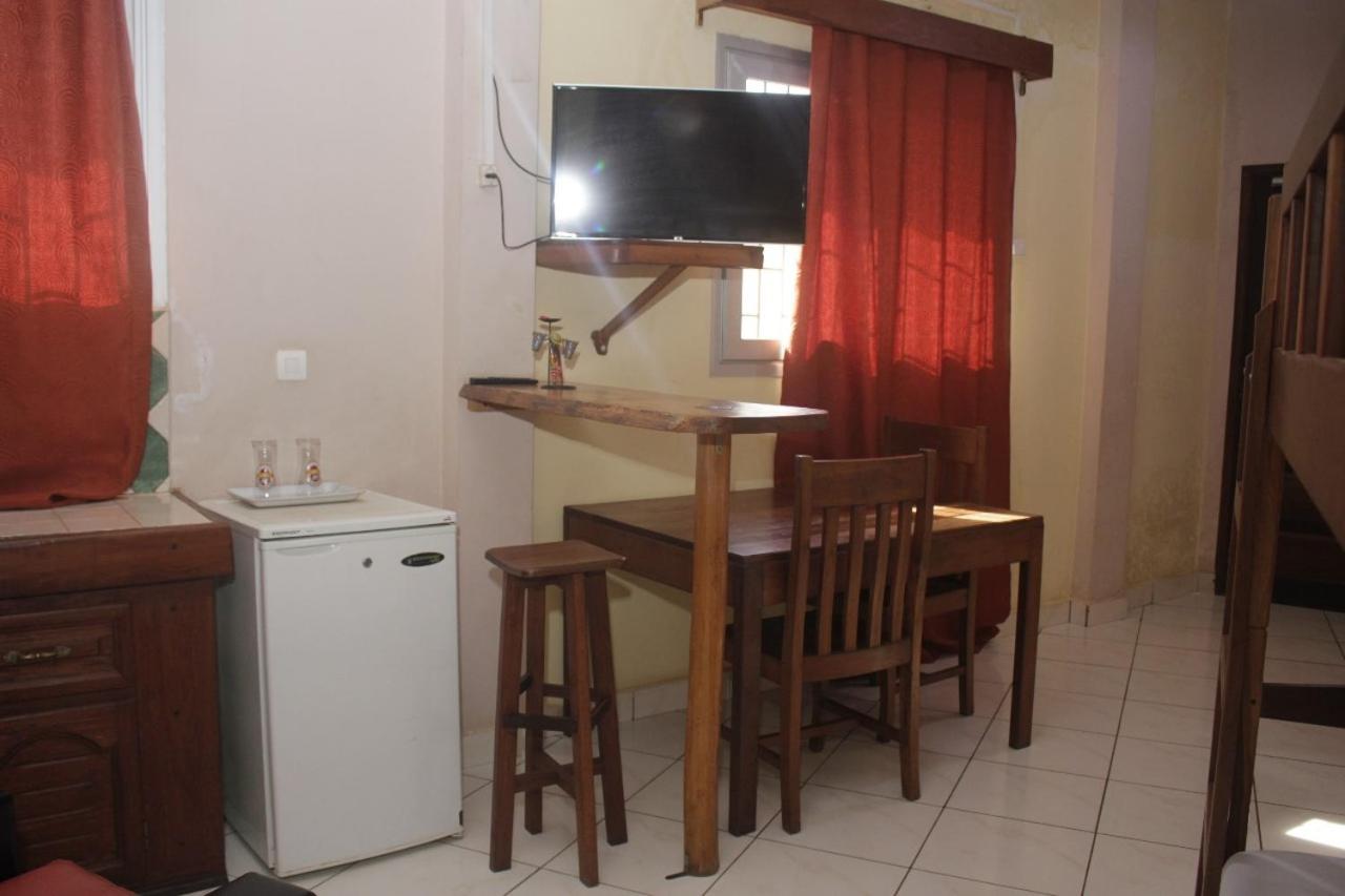 Central Hotel Antsiranana Стая снимка