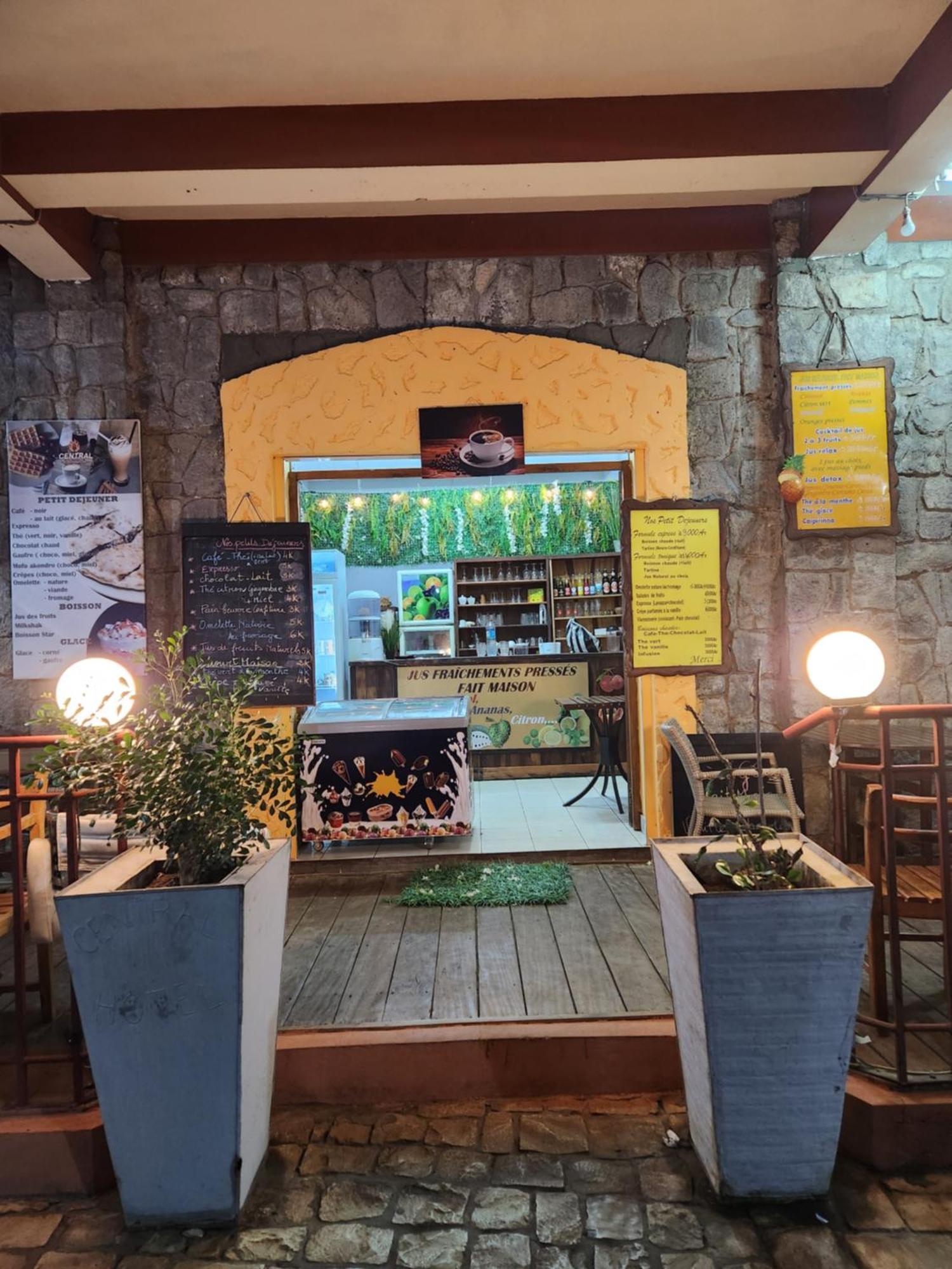 Central Hotel Antsiranana Екстериор снимка